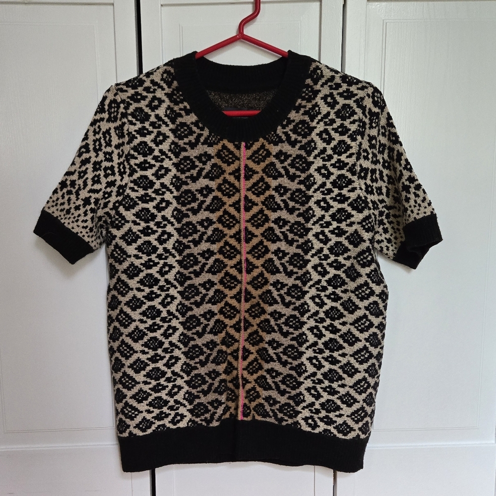 Mauve Leopard Patterned Short Sleeve Mockneck Sweater - M